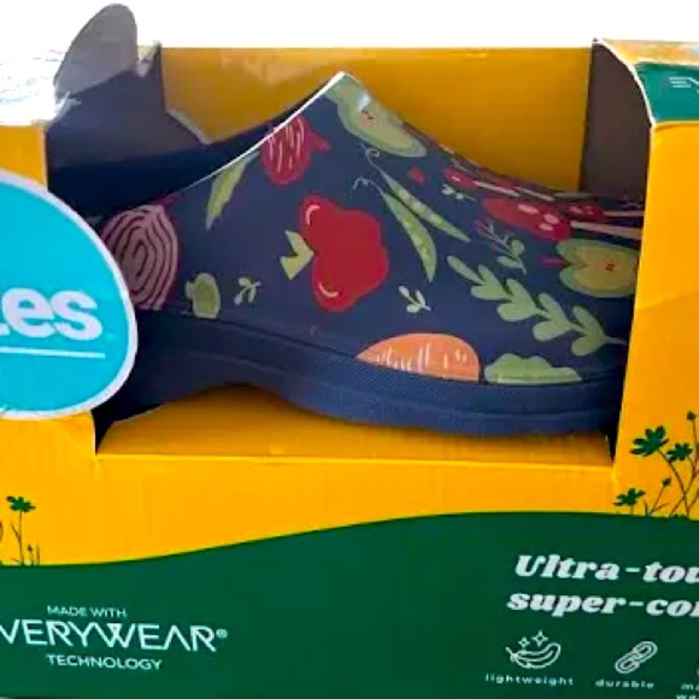 NWT Totes Fruit & Veggies Lightweight Clog